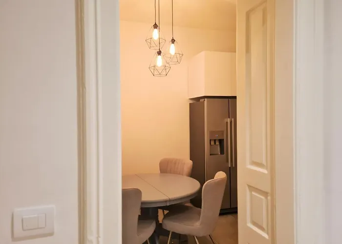 Tom's Luxury Zadar, Branimirova Obala