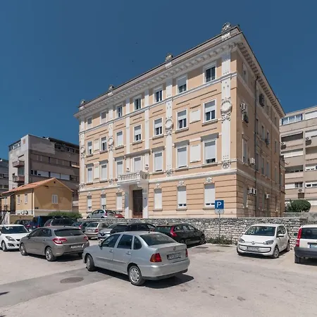 Tom's Luxury Zadar, Branimirova Obala * Zára