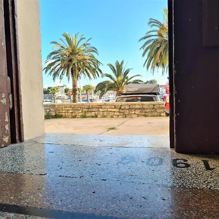 Tom's Luxury Zadar, Branimirova Obala *