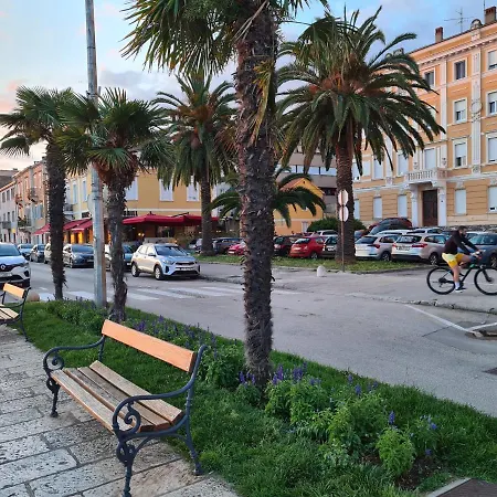 Tom's Luxury Zadar, Branimirova Obala * Zára