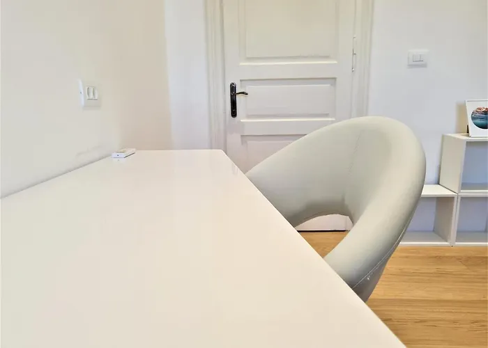 Tom's Luxury Zadar, Branimirova Obala *